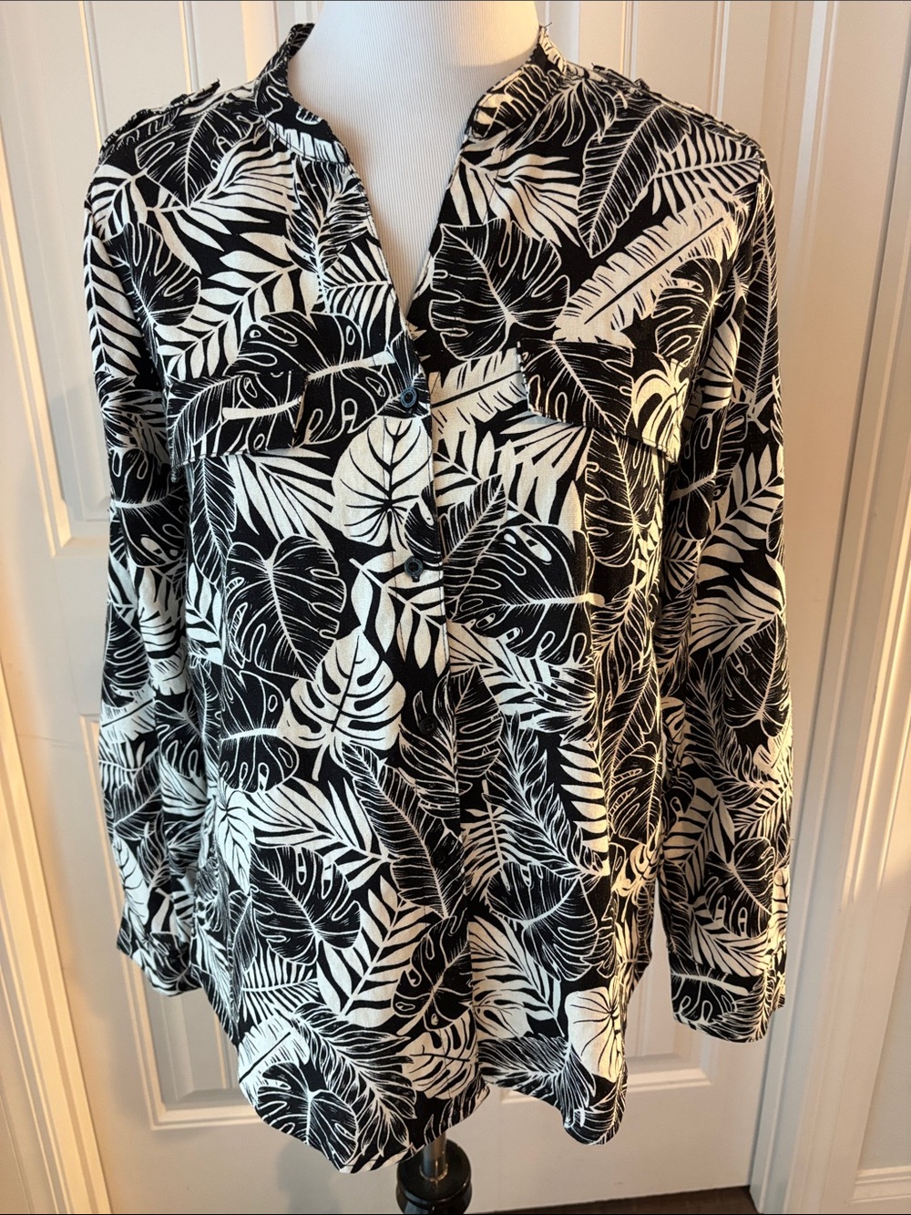 NWOT Calvin Klein Black and White Leaf-Print Button Down Shirt